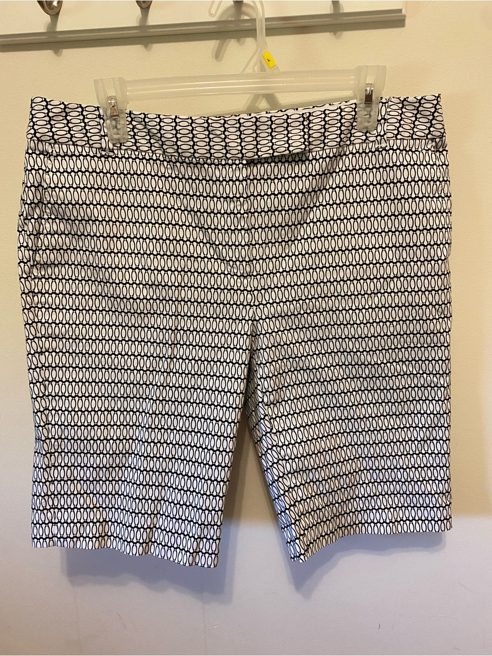 Liz Claiborne Sloane Women's size 12 Black & White Geometric Shorts
